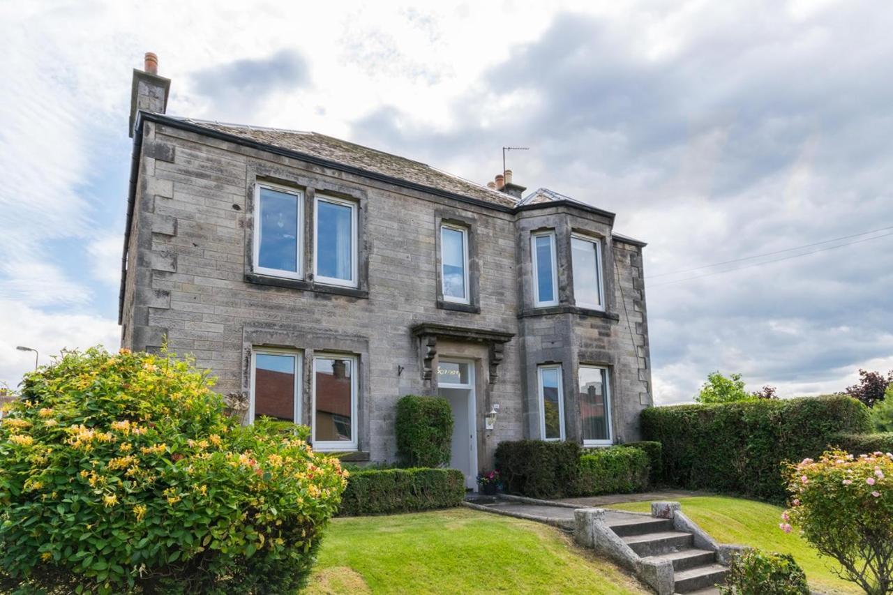 Immanuel House - Modern Luxury Victorian 1872 - Free Parking & Superfast Fibre Optic Wifi Apartment *
