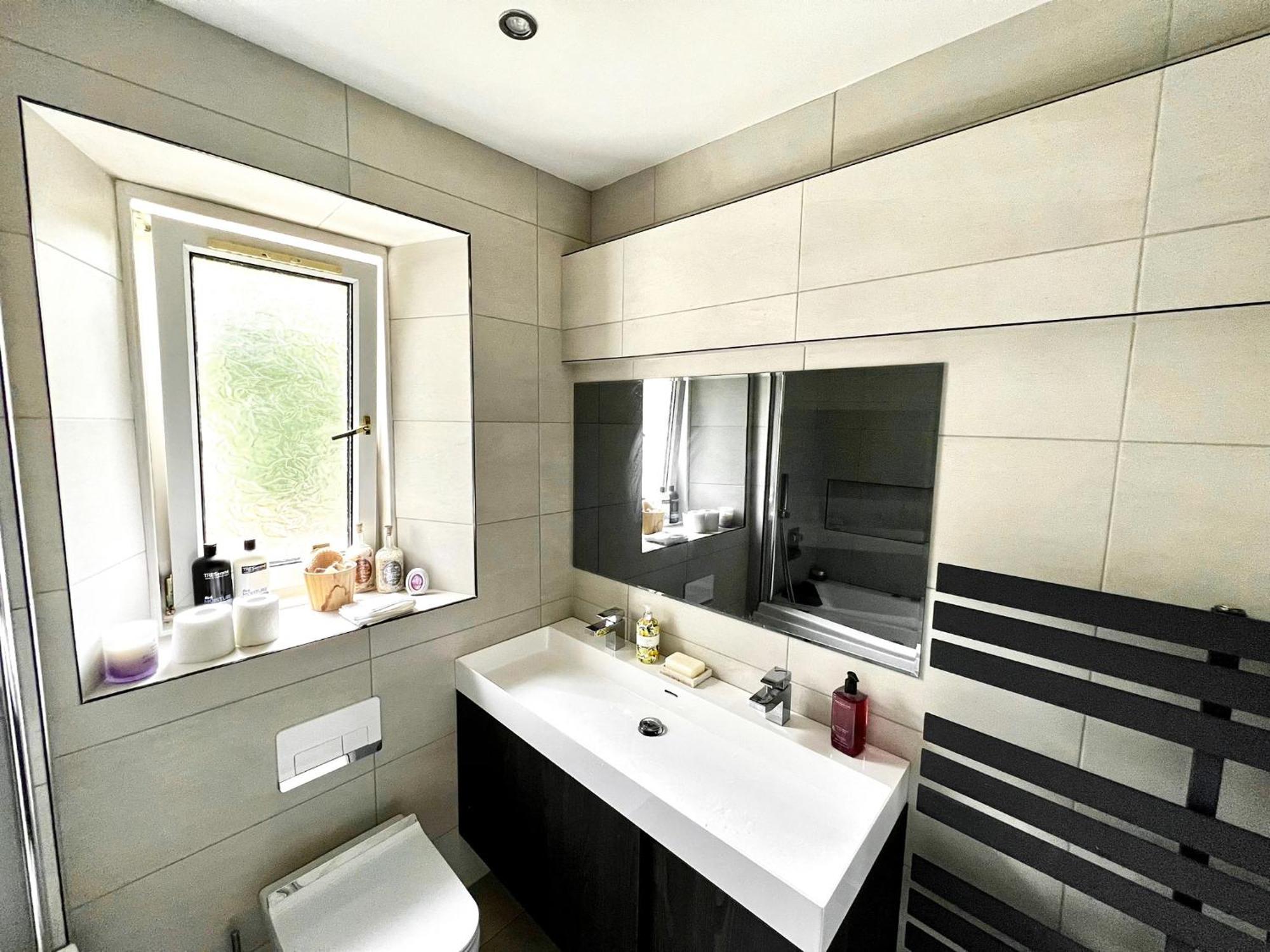 Immanuel House - Modern Luxury Victorian 1872 - Free Parking & Superfast Fibre Optic Wifi Apartment